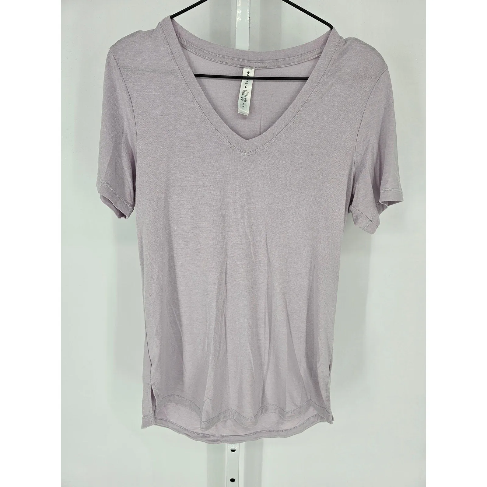 Athleta Womens Sz S Short Sleeve V Neck T Shirt Light Purple Loose Fit