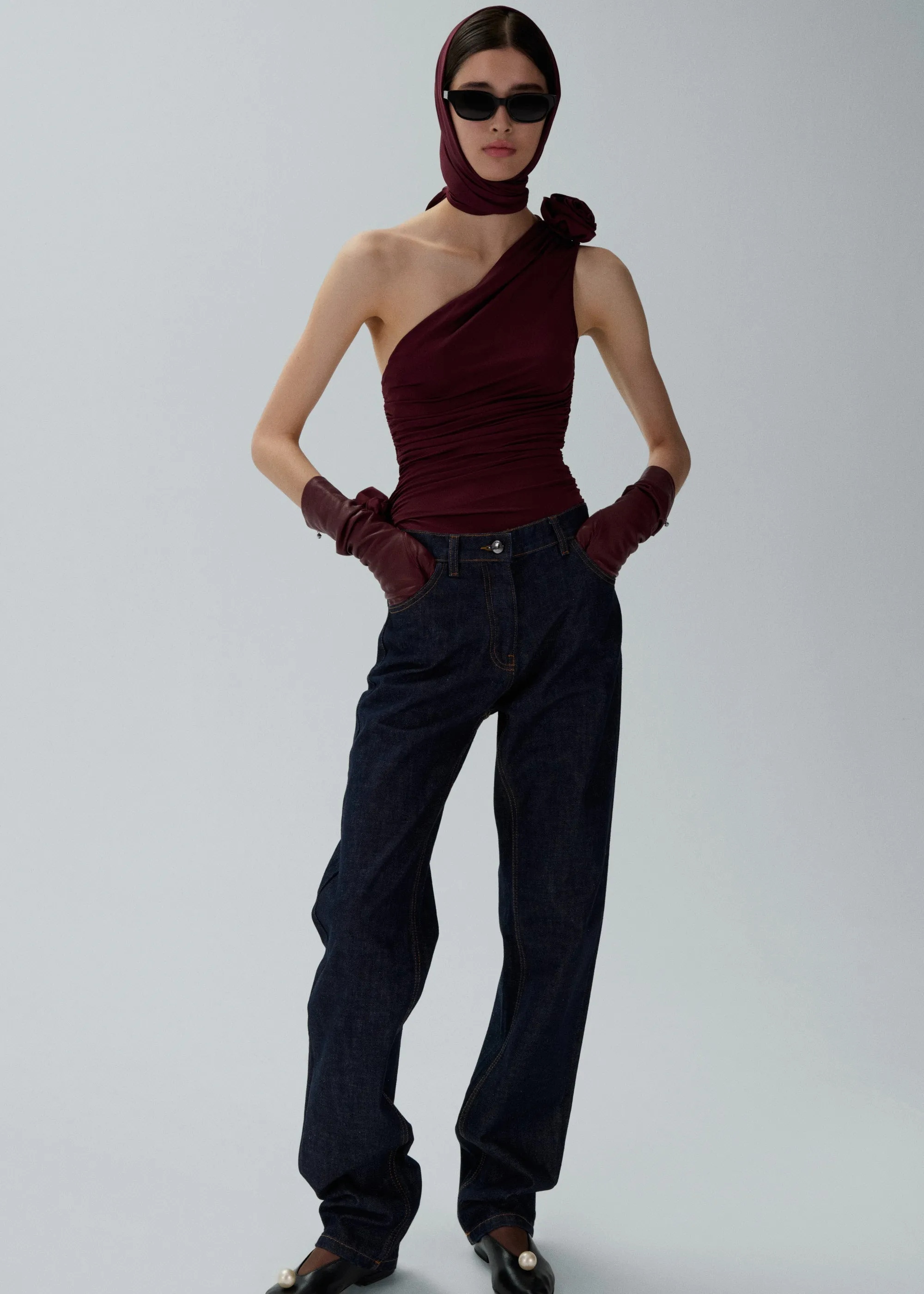 One-shoulder t-shirt in burgundy