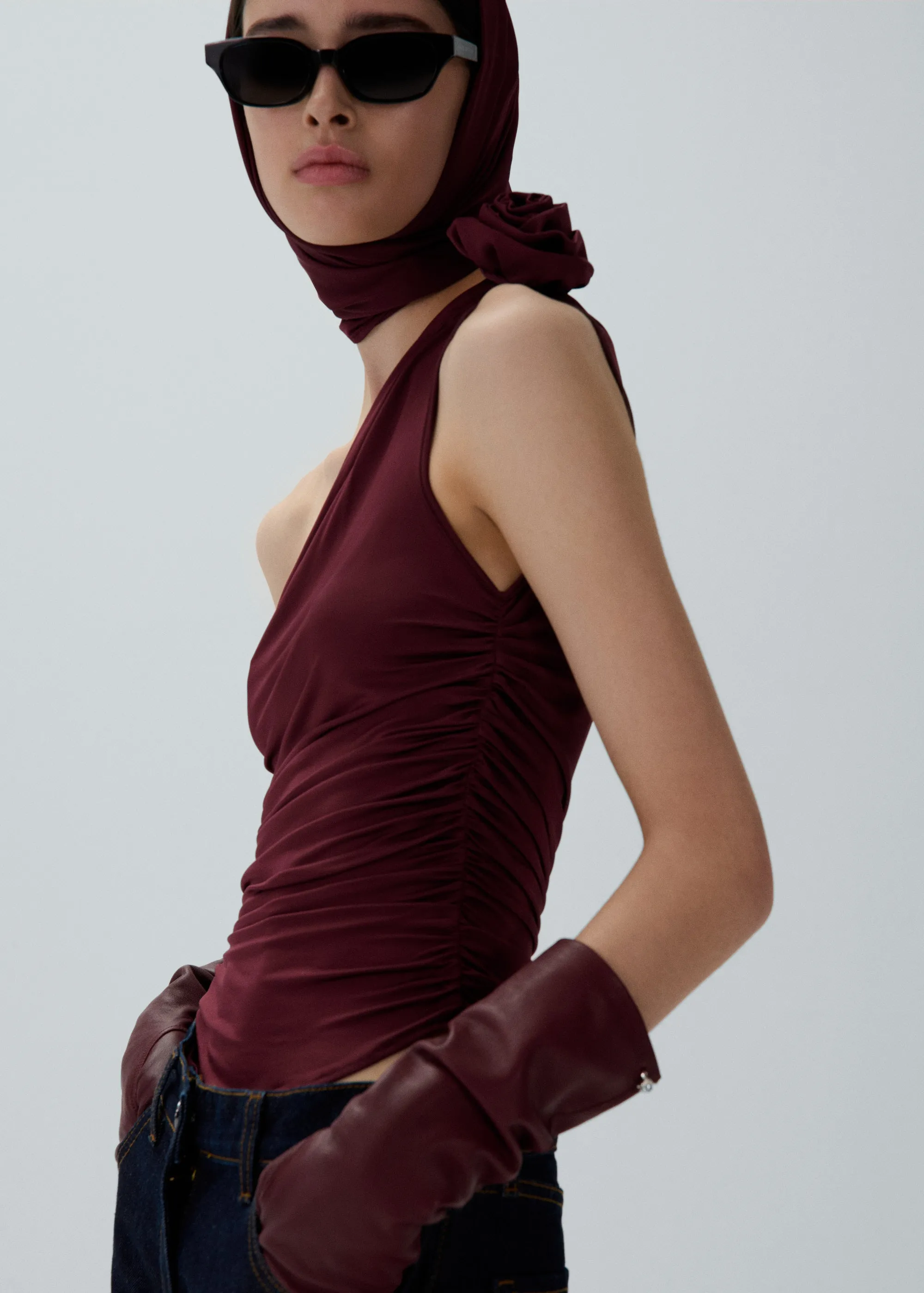 One-shoulder t-shirt in burgundy