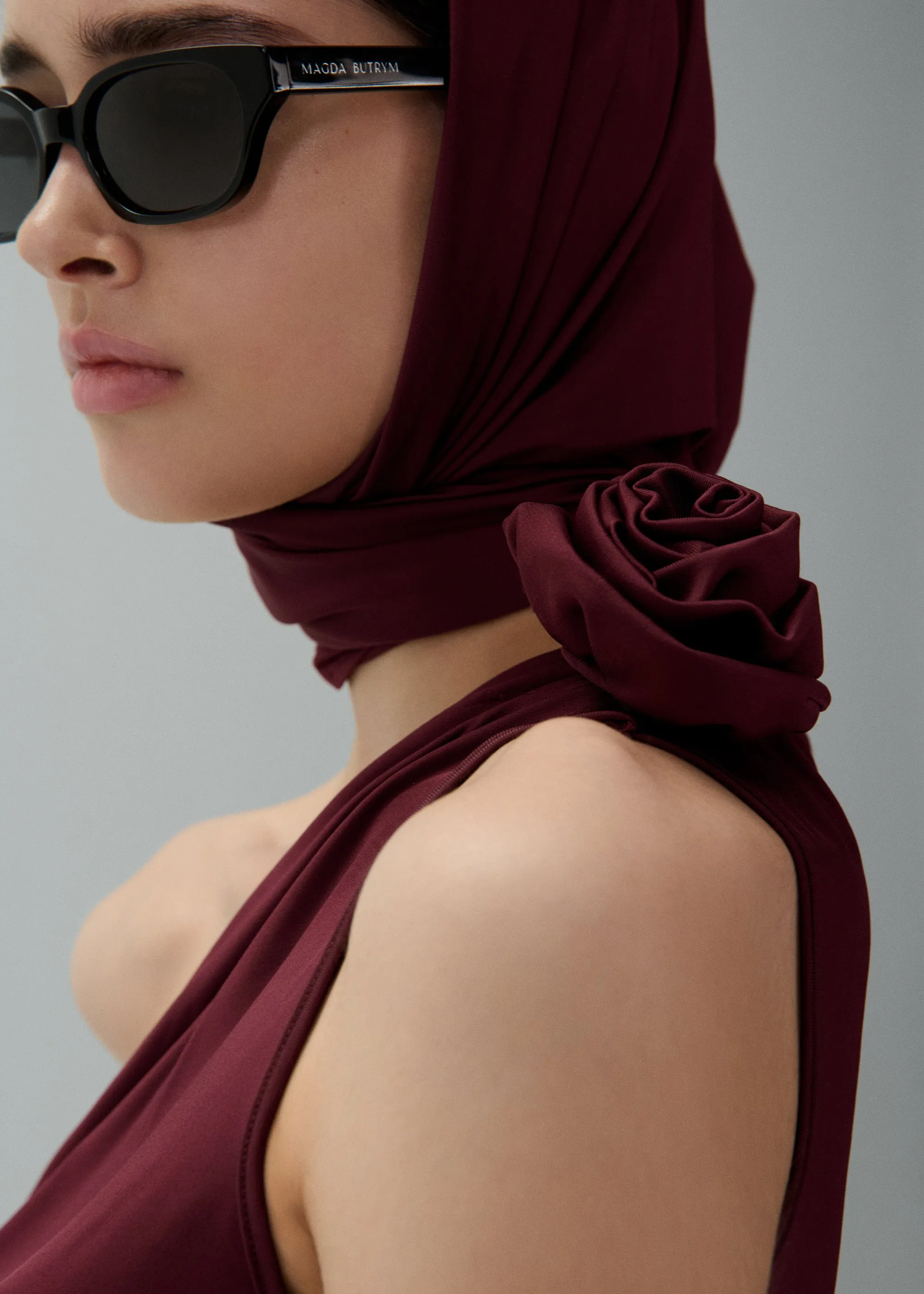 One-shoulder t-shirt in burgundy